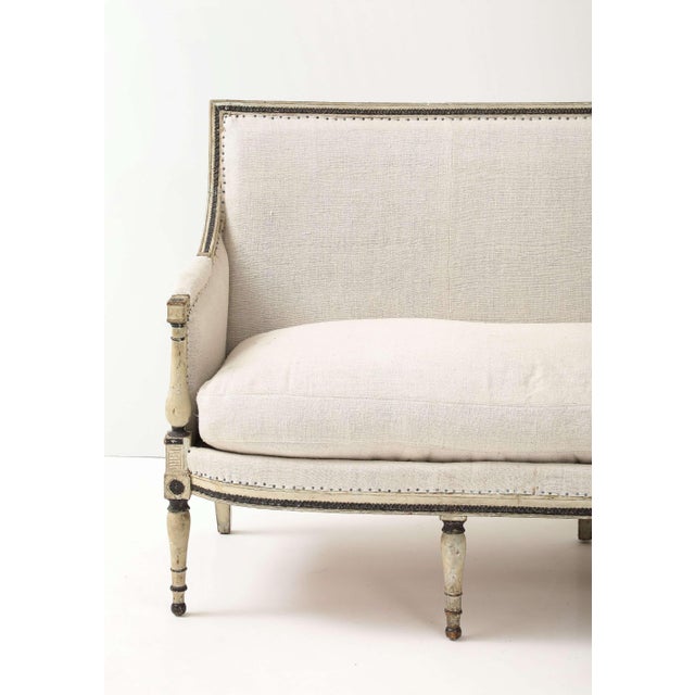 French 19th-Century Louis XVI Style Linen Settee For Sale - Image 3 of 7