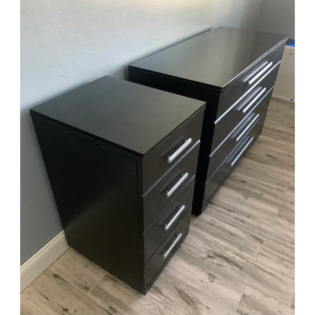 Mid-Century Modern 1950s Raymond Loewy for Mengel Chest of Drawers and Nightstand Set of 2 in Black With Glass Tops For Sale - Image 3 of 11