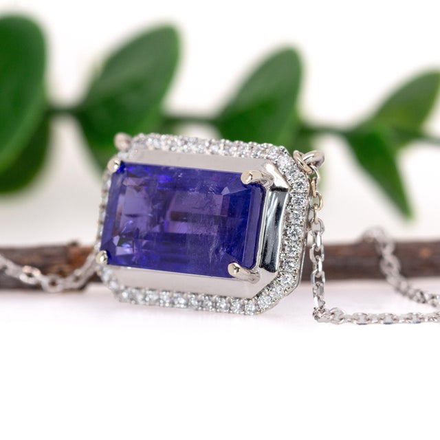 8.3cts Tanzanite Statement Pendant W Diamond Halo in 14k Solid Gold | Em 13x9mm For Sale - Image 4 of 7