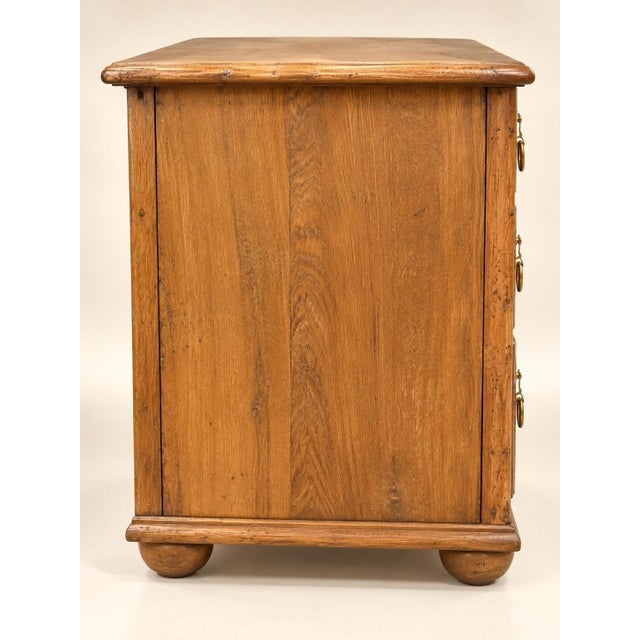 18th Century Antique Chest of Drawers in Oak, 1700s For Sale - Image 5 of 9