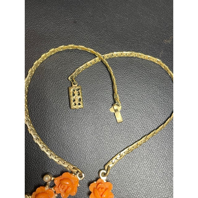 Metal Mid Century Modern Carved Floral Faux Coral and Pearls on Textured Brass Chevron Chain and Orange Push Clasp For Sale - Image 7 of 7