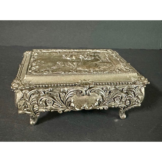 Vintage Mid 20th Century Romantic Jewelry/Trinket Box For Sale - Image 9 of 11