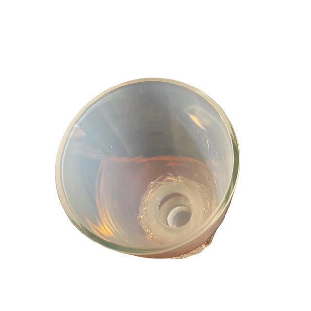Art Deco 1990s Global Views Handcrafted White Art Glass Vase For Sale - Image 3 of 4