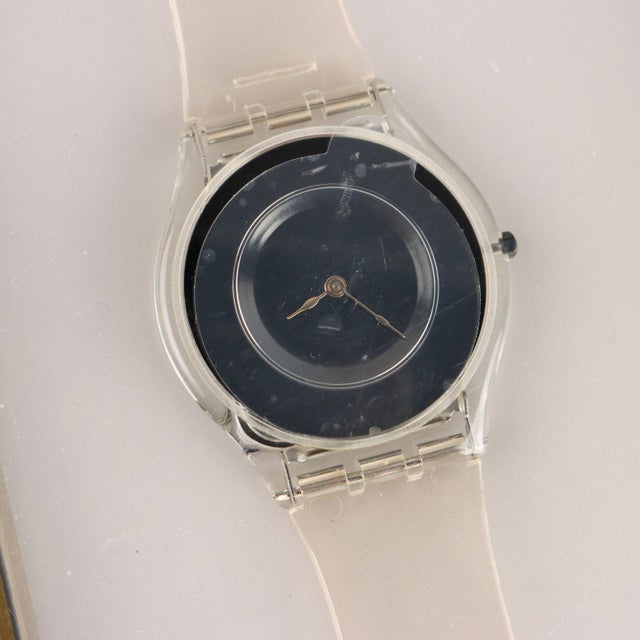 Watch equipped with removable feather in plastic and rubber case. This piece is attributed to the mentioned...
