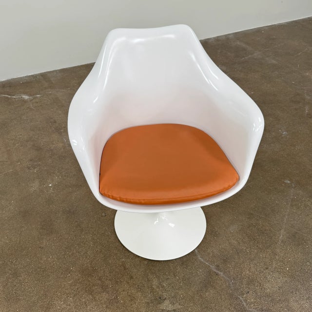 Knoll Saarinen Tulip Armchair With Vinyl Seat Cushion For Sale In Los Angeles - Image 6 of 10