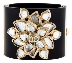 2012 Chanel Bangle Cuff 2012 Métiers d'Art Paris Gripoix Bombay Camellia Goossens Resin