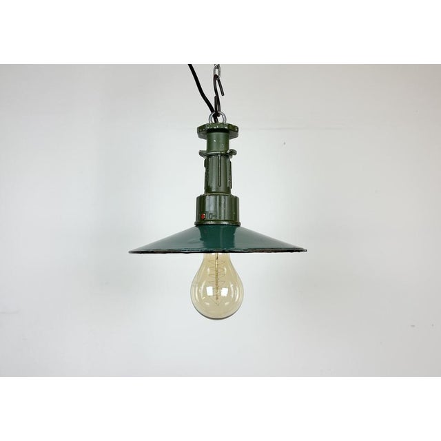 Industrial green enamel pendant light made in Poland during the 1960s. White enamel inside the shade. Green cast aluminium...