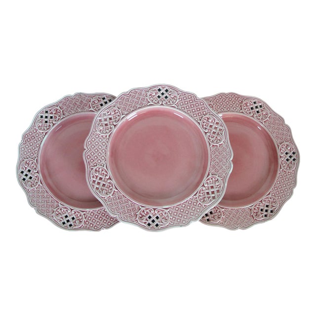 Early 20th Century Austrian Hungarian Scalloped Pierced Reticulated Basketweave Lattice Plates- Set of 3 For Sale