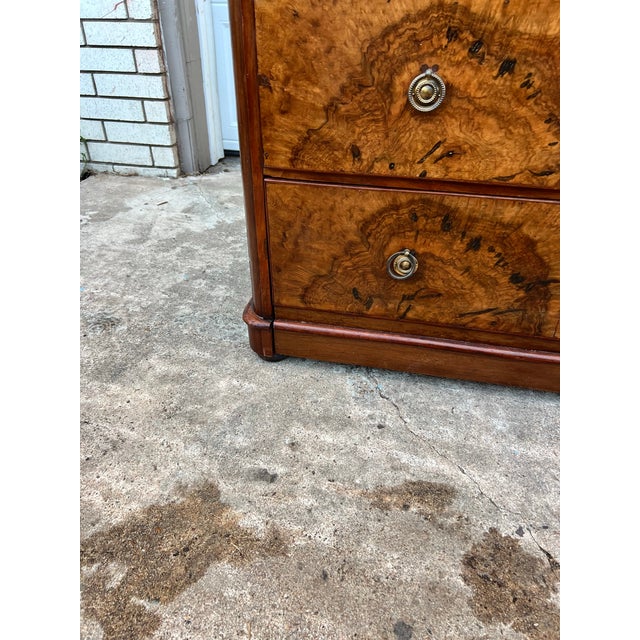 French 19th Century Louis Philippe Burl Walnut Chest of Drawers / Commode For Sale - Image 10 of 12