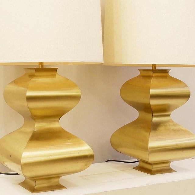 Pair Of Brass Table Lamps, Circa 1970 Wear consistent with age and use Measures : Ø 42cm - H98cm Up to 250V (Europe/UK...