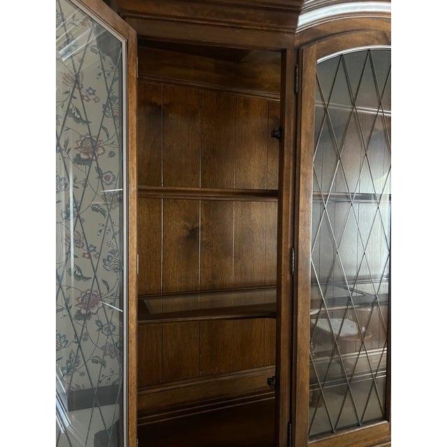 Ethan Allen China Cabinet Vintage Georgian For Sale In Orlando - Image 6 of 9