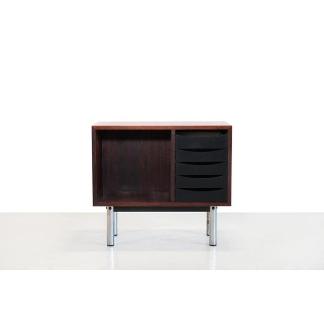 Beautiful, typical Danish design cabinet with 5 drawers and a large compartment for LPs, for example. Made of beautiful...