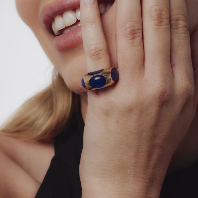 1970s Vintage French Blue Resin 18k Yellow Gold Ring, Size 5.5 For Sale - Image 5 of 7