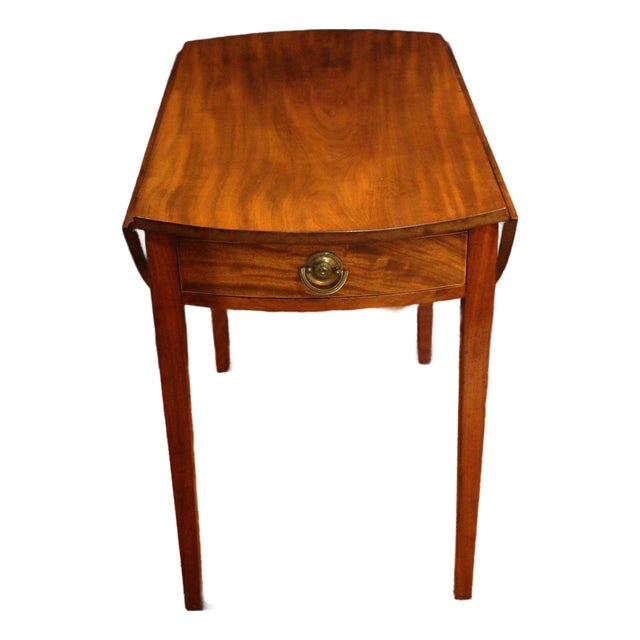 C. 1790-1810 Oval American Pembroke Table For Sale