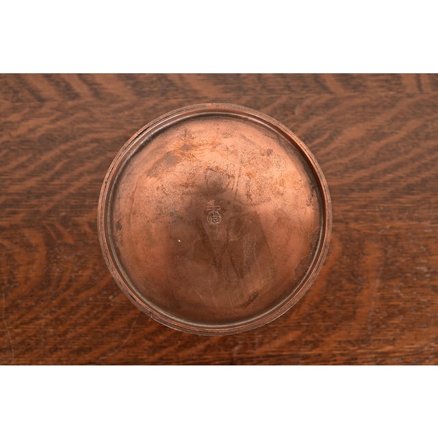 Roycroft Arts & Crafts Trefoil Hammered Copper Humidor, Circa 1920s For Sale - Image 11 of 14