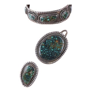 Late 20th Century Vintage Native American Spiderweb turquoise Bracelet, pendant, and ring set For Sale