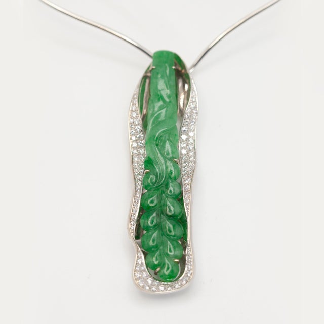 Modern Late 20th Century 18k White Gold Diamond Carved Jade Pendant/Brooch Choker Wire Necklace For Sale - Image 3 of 12