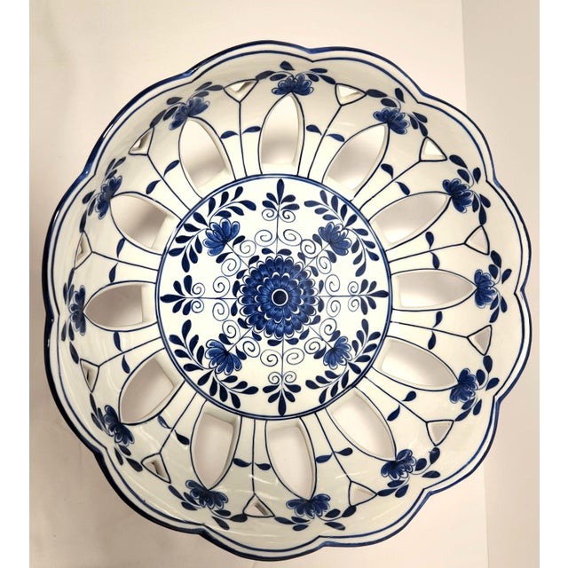 Maitland - Smith 1990s Maitland-Smith Chinoiserie Blue & White Porcelain Pierced Basket Bowl For Sale - Image 4 of 7