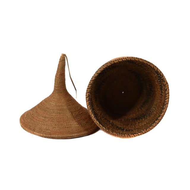 The Tutsi Tight Weave Basket with Lid from Rwanda epitomizes the artistry and tradition of the Tutsi community's weaving...