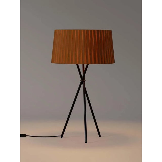 Contemporary Mustard Trípode G6 Table Lamp by Santa & Cole For Sale - Image 3 of 13