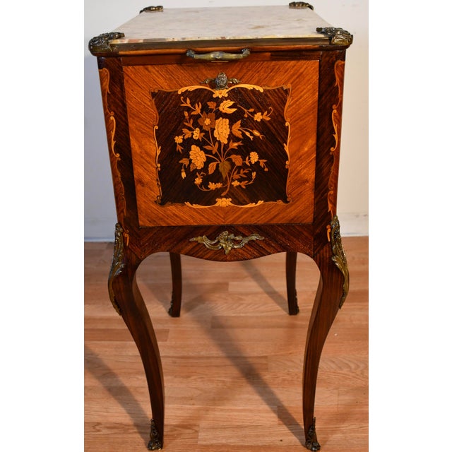 1890s Antique French Louis XV Walnut Inlaid & Marble Top Liquor Cabinet / Bar For Sale - Image 10 of 18