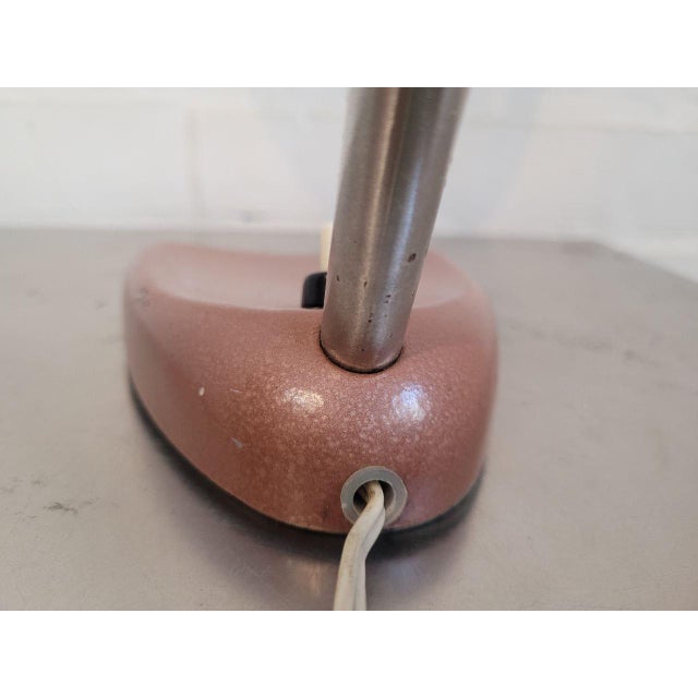 1960s Mid-Century Modern Table Lamp in Pink Metallic For Sale - Image 5 of 17