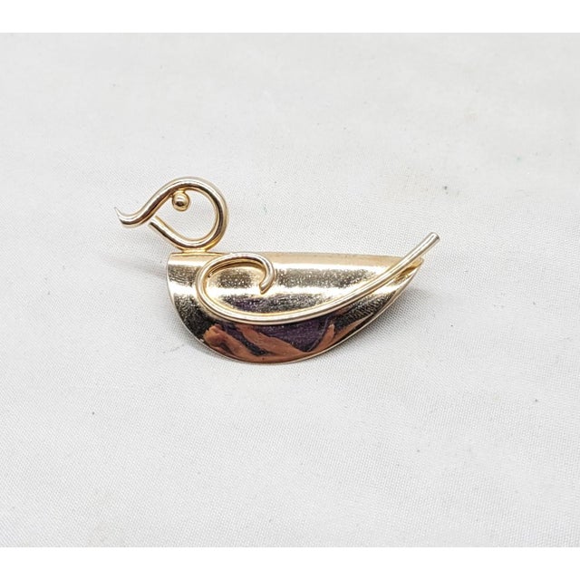 Vintage Signed Napier Modernist Goldtone Duck Brooch For Sale In Philadelphia - Image 6 of 8