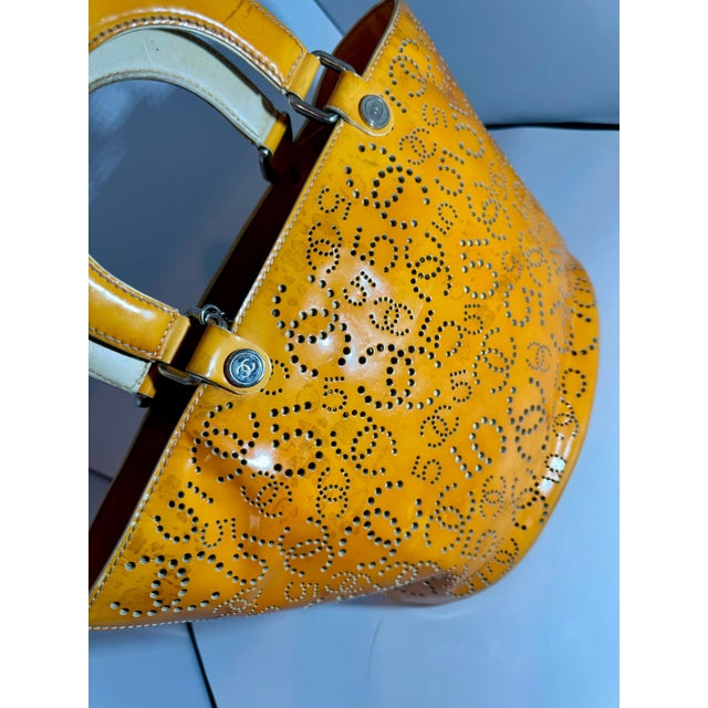 Chanel Patent CC Perforated Tote Bag , Vintage Orange Beach Bag For Sale - Image 18 of 18