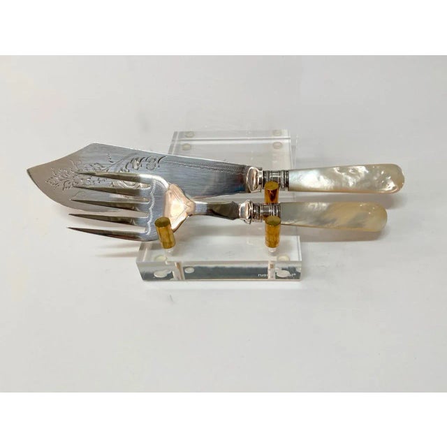 Traditional Late 19th Century Mother-Of-Pearl Handled Fish Slice & Fork For Sale - Image 3 of 8