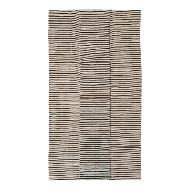 Galerie Shabab Collection Mid-20th Century Persian Flatweave Kilim Gallery Carpet For Sale