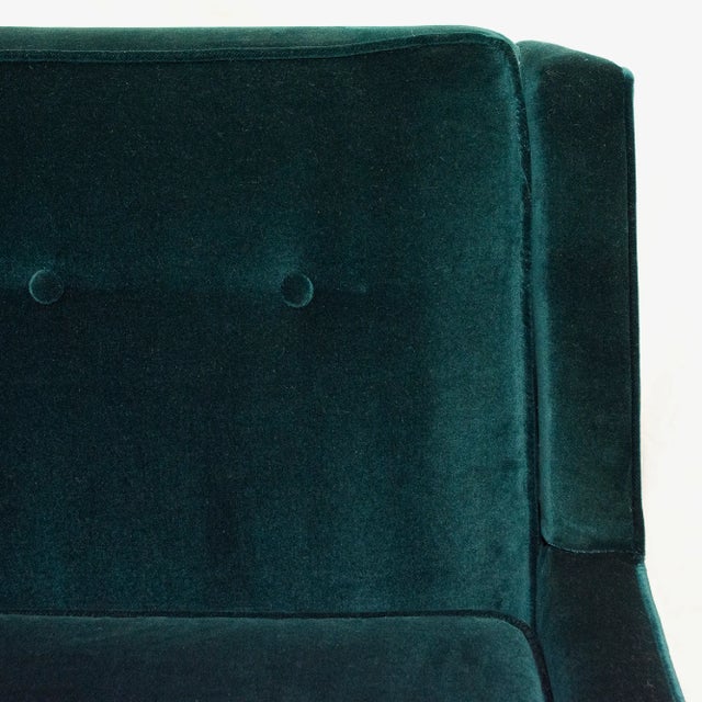 This 1960s Knoll Era Sofa in stunning Emerald Green Performance Velvet is rich in color and texture. With a broad,...