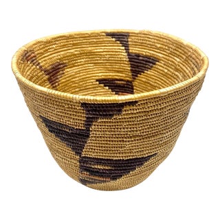 1930s Vintage Native American Style Hand Woven Fiber Basket For Sale