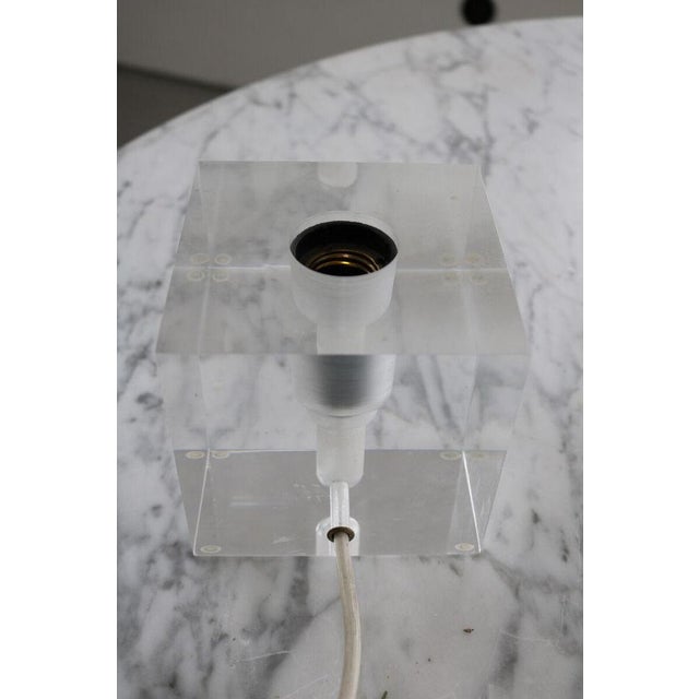 Space Age Cube Table Lamp in Acrylic Glass by Panton for Guzzini, 1970s For Sale - Image 4 of 10
