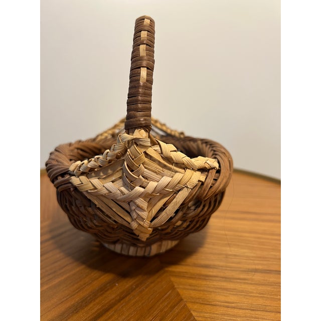 Vintage Handwoven Buttocks Basket With Wrapped Handle – Small Appalachian Basket For Sale - Image 4 of 18