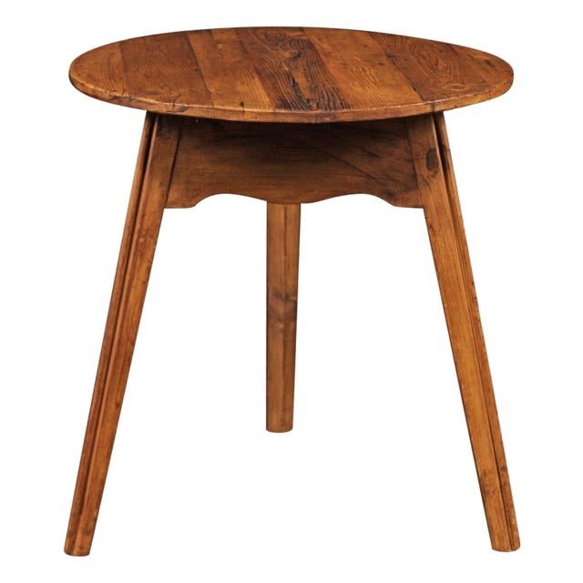English Turn of the Century Pine Cricket Table with Scalloped Apron, circa 1900 For Sale