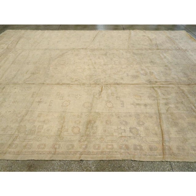 Galerie Shabab Collection Early 20th Century Turkish Oushak Room Size Carpet For Sale - Image 4 of 7