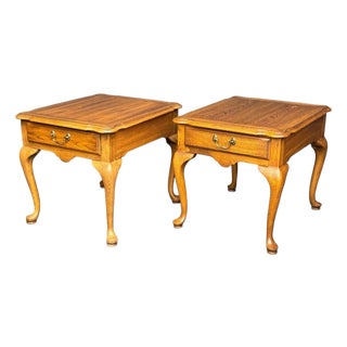 1990s Pair of Thomasville Solid Oak Queen Anne Side Tables Pair For Sale