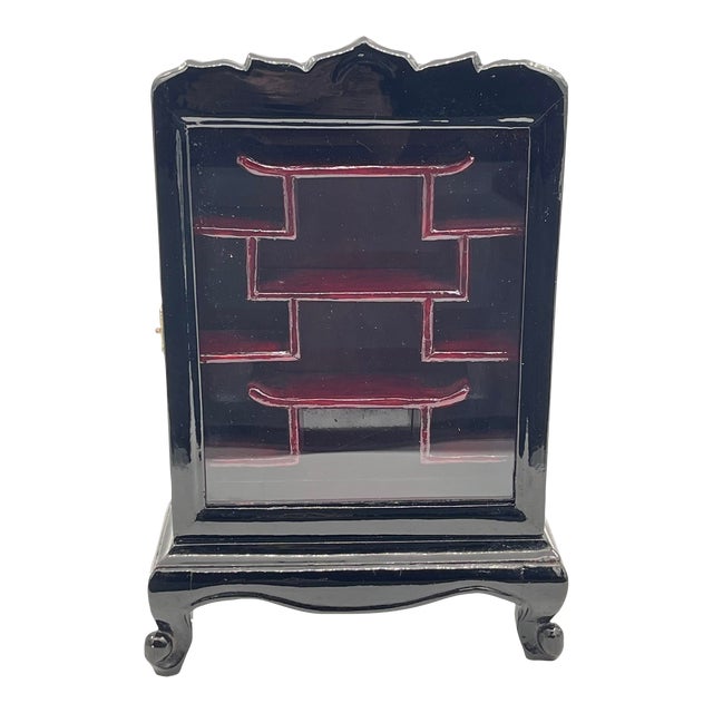 Vintage Chinoiserie Lacquered Wood Tabletop Display Cabinet / Mini Altar Shelf For Sale