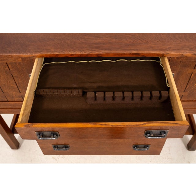 Stickley Mission Oak Two-Tier Server Sideboard Buffet For Sale In Philadelphia - Image 6 of 18