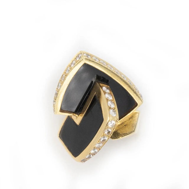 La Triomphe 18k Yellow Gold Diamond Onyx Sculptural Ring C. 1970s, Size 6 For Sale In New York - Image 6 of 10