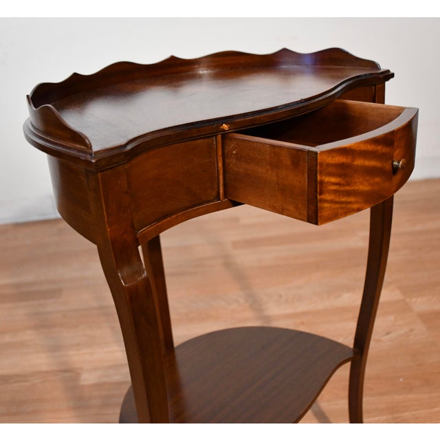 Wood 1940s English Style Mahogany Side Table / End Table Accent Table For Sale - Image 7 of 10