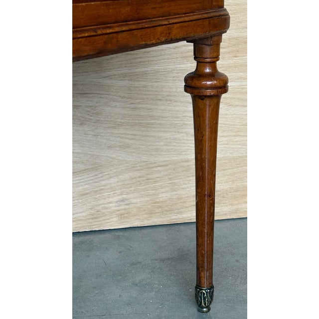 1900-1909 Pair of French Oak Nightstands With Drawer, Door and Bronze Crest For Sale - Image 10 of 11