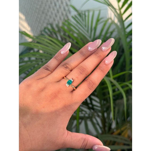 14k Yellow Gold Oval-Cut Natural Emerald & Diamond Promise Ring Size 4 For Sale In New York - Image 6 of 17