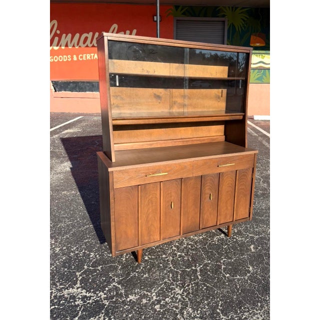 Great hutch to store and display your keepsakes, dishes, collectibles, etc. Top rests on the base, so it’s easy to detach...