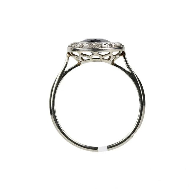 Gold Ring with Sapphire and Diamonds For Sale - Image 6 of 9