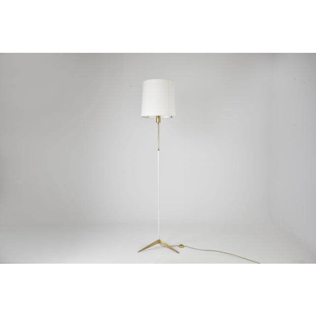 White Italian Brass and White Metal Tripod Floor Lamp in the Style of Stilnovo, 1950s For Sale - Image 8 of 9