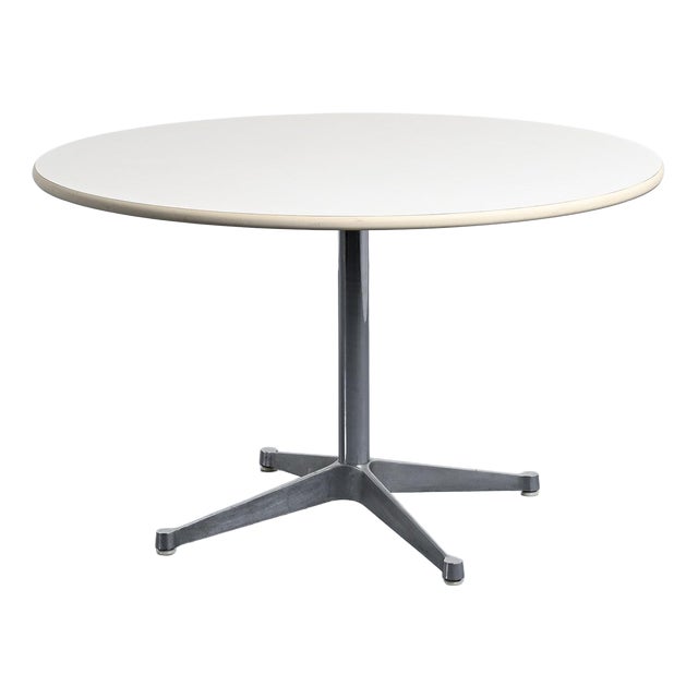 Round Table by Charles and Ray Eames for Herman Miller, 1970 For Sale
