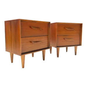 Mid-Century Modern Pair of Nightstands | by Unagusta
