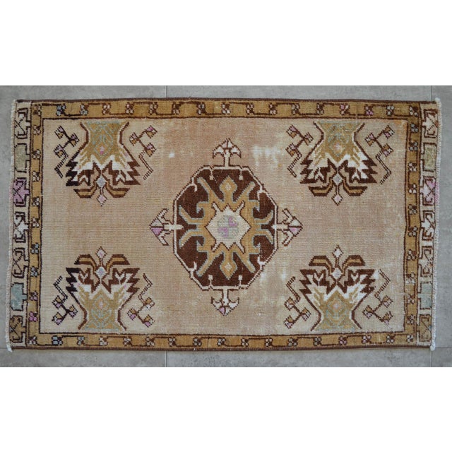 1970s Small Rug, Entryway Rug, Bath Mat, Kitchen Decor, Turkish Rug, Doormat 1'6" X 2'7" For Sale - Image 9 of 11