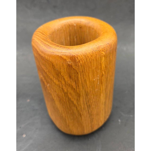 Offered is a vintage 1980s Eldon Woodline Model 6500 Oak pen and pencil holder made from oak. Measures: 4.5" tall with a...